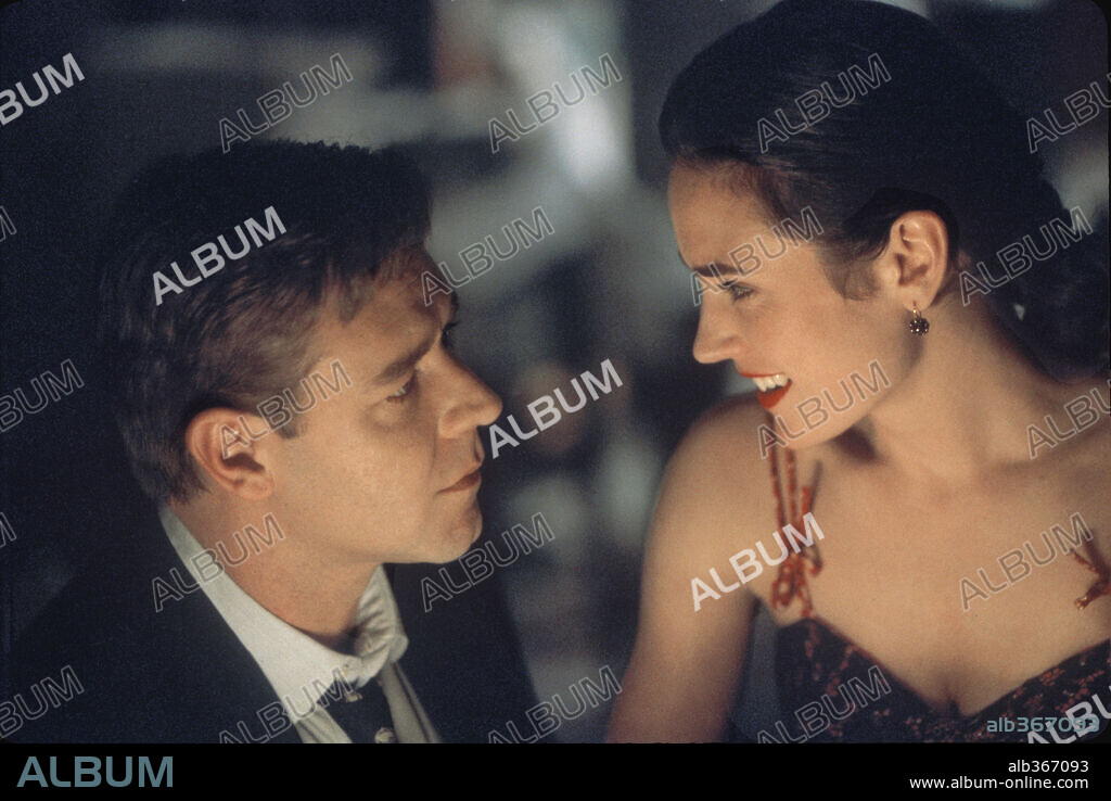 JENNIFER CONNELLY y RUSSELL CROWE en UNA MENTE MARAVILLOSA, 2001 (A BEAUTIFUL MIND), dirigida por RON HOWARD. Copyright UNIVERSAL STUDIOS/DREAMWORKS / REED, ELI.