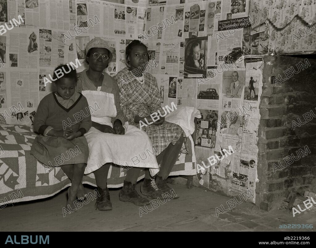 Blackes at Gees Bend, Alabama. Descendants of slaves of the Pettway plantation. They are still living very primitively on the plantation.