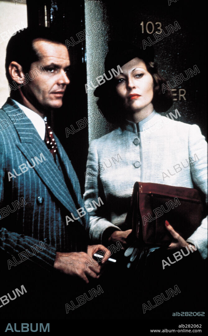 FAYE DUNAWAY et JACK NICHOLSON dans CHINATOWN, 1974, réalisé par ROMAN POLANSKI. Copyright PARAMOUNT PICTURES.