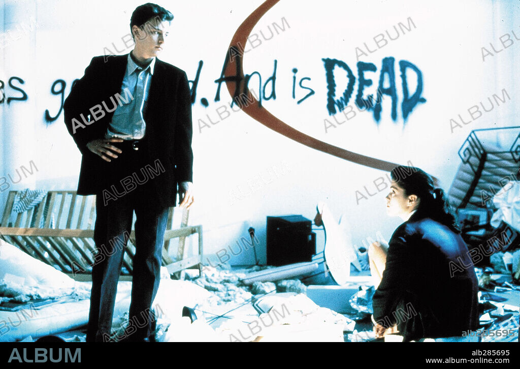 ANDREW McCARTHY y JAMI GERTZ en GOLPE AL SUEÑO AMERICANO, 1987 (LESS THAN ZERO), dirigida por MAREK KANIEVSKA. Copyright 20TH CENTURY FOX.