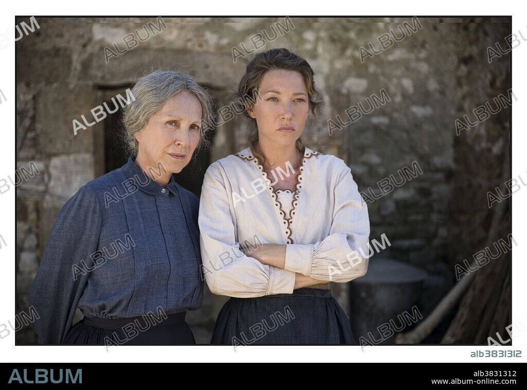 LAURA SMET and NATHALIE BAYE in LES GARDIENNES, 2017, directed by XAVIER BEAUVOIS. Copyright LES FILMS DU WORSO.