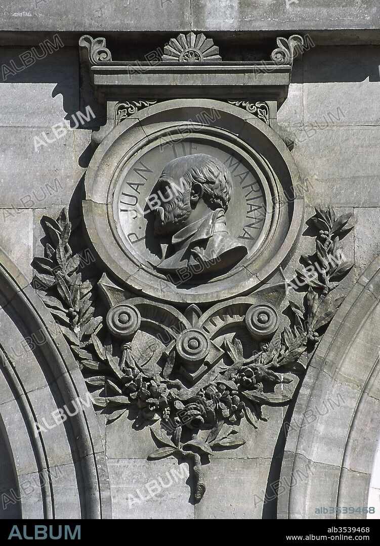 Juan de Mariana (Talavera de la Reina, 1536-Toledo, 1624). Religioso jesuita e historiador español. Detalle de un medallón esculpido en la fachada del edificio de la Biblioteca Nacional. Madrid. España.