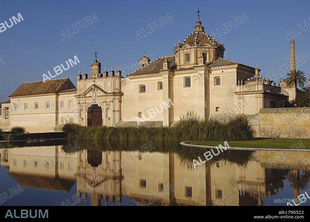 ANDALUCIA. SEVILLA. Vista del MONASTERIO DE SANTA MARIA DE LAS CUEVAS (MONASTERIO DE LA CARTUJA). Fundado en el año 1399 por Gonzalo de MENA, Arzobispo de Sevilla. Fue Pabellón Real en la Exposición Universal celebrada en el año 1992. ISLA DE LA CARTUJA. España.