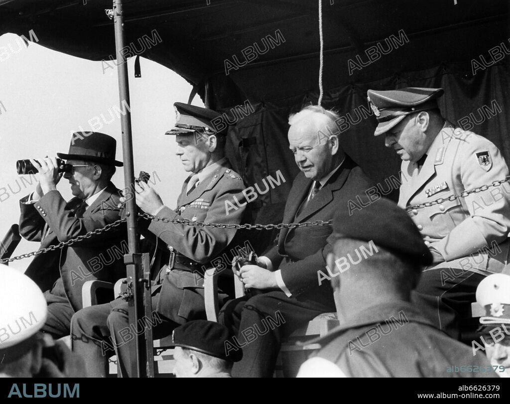German head of state Heinrich Lübke (2nd of right watches the British military manoeuvre "Open glove" together with German General Hoffmann (r) and Supreme Commander of the British Rhine Army General Stirling (2nd of right) on the 1st of October in 1964 in Neuhaus in the Solling. 01/10/1964