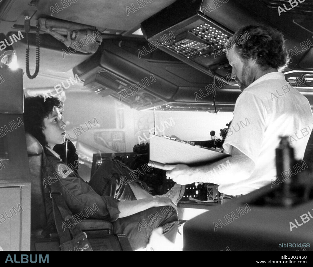 RIDLEY SCOTT and SIGOURNEY WEAVER in ALIEN, 1979, directed by RIDLEY SCOTT. Copyright 20TH CENTURY FOX.