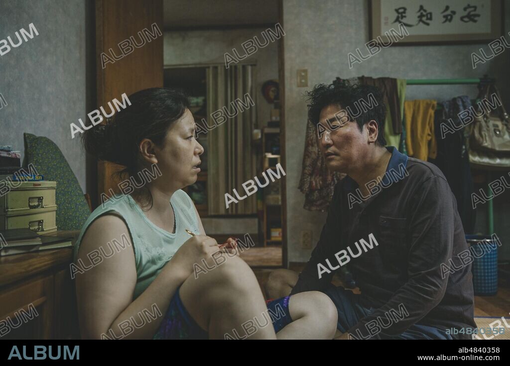 HYE-JIN JANG and KANG-HO SONG in PARASITE, 2019 (GISAENGCHUNG), directed by JOON-HO BONG. Copyright CJ ENTERTAINMENT.