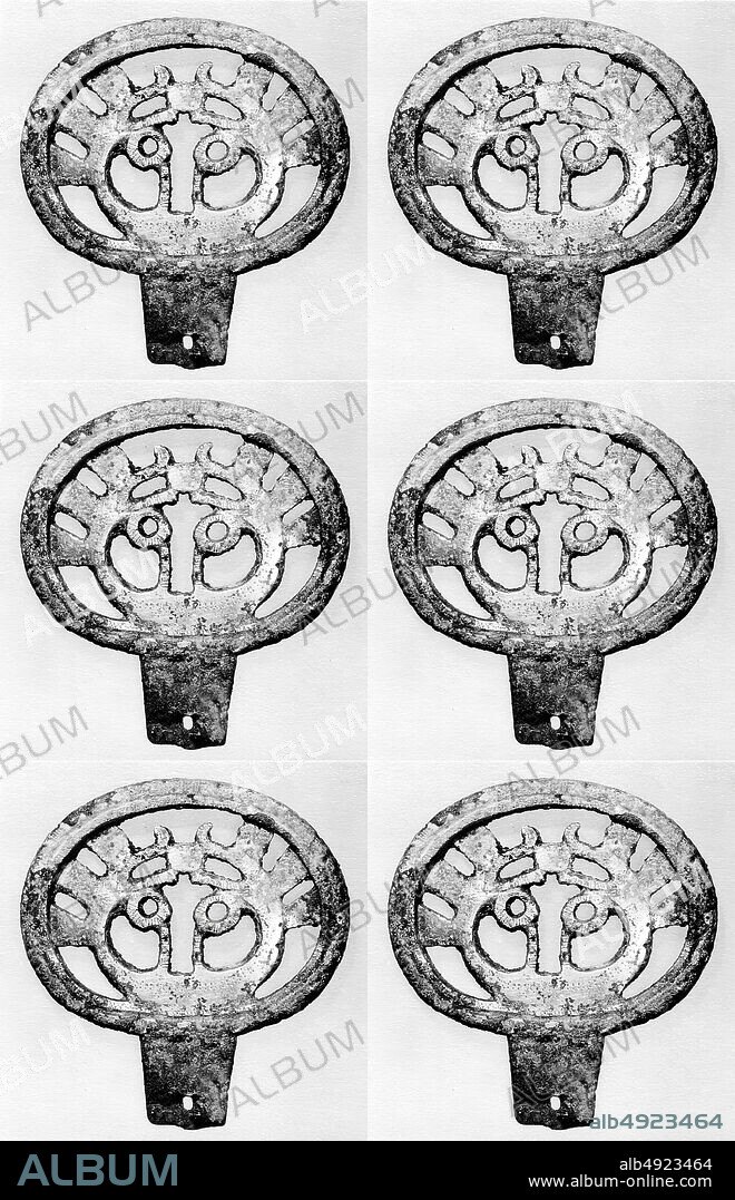 Sword handle, Japan, Kofun period (ca. 300710), Date 6th century, Japan, Gilt bronze, H. 4 in. (10.2 cm); W. 3 3/4 in. (9.5 cm); D. 3/8 in. (1 cm), Metalwork.
