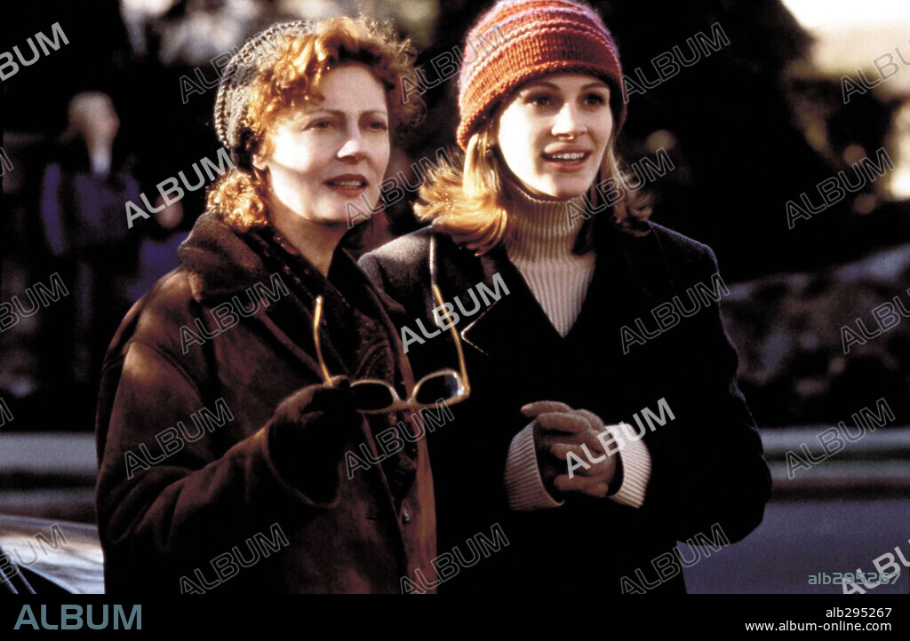 JULIA ROBERTS and SUSAN SARANDON in STEPMOM, 1998, directed by CHRIS COLUMBUS. Copyright COLUMBIA TRI STAR.
