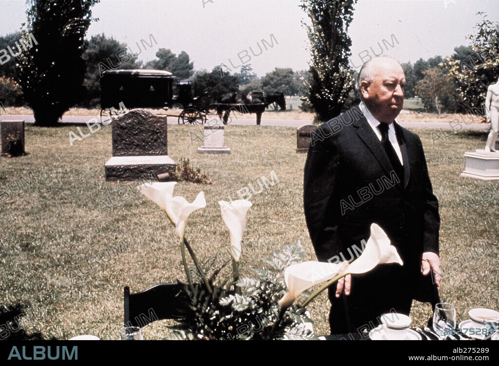 ALFRED HITCHCOCK en LA TRAMA, 1976 (FAMILY PLOT), dirigida por ALFRED HITCHCOCK. Copyright UNIVERSAL PICTURES.
