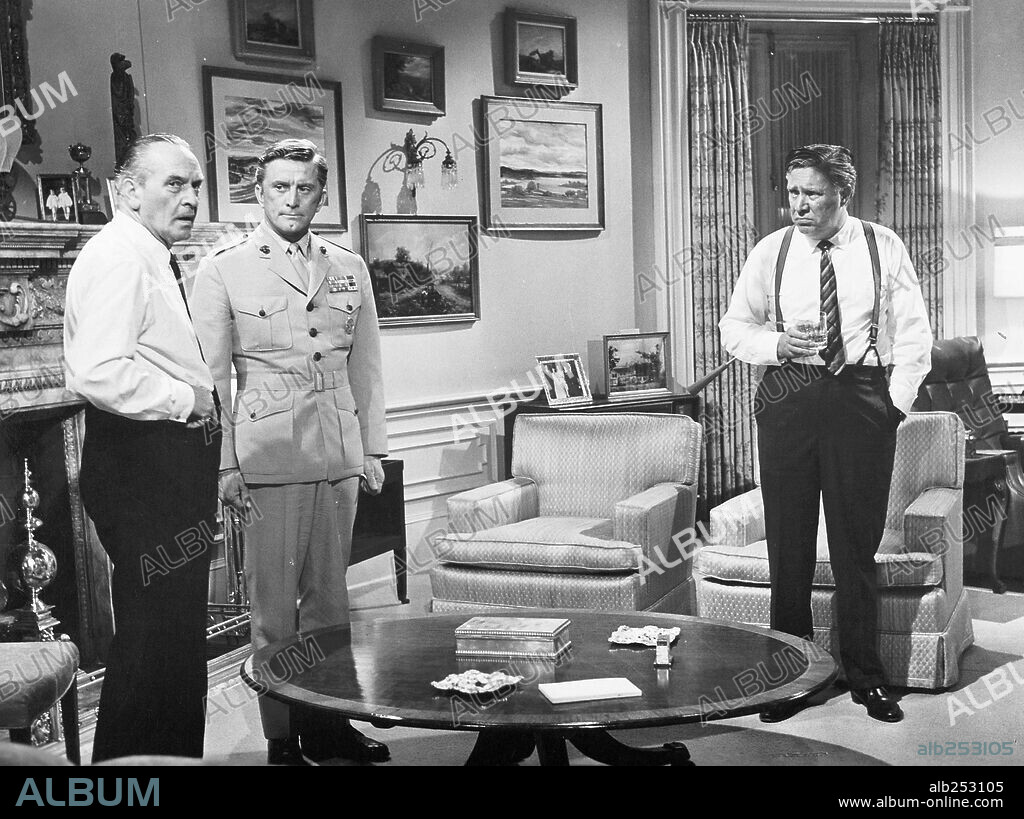 EDMOND O'BRIEN, FREDRIC MARCH and KIRK DOUGLAS in SEVEN DAYS IN MAY, 1964, directed by JOHN FRANKENHEIMER. Copyright PARAMOUNT PICTURES.