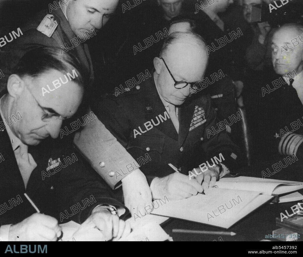 Allies Meet In Berlin To Sign Four-Power Pact -- General Eisenhower, Supreme Allied Commander, signing the pact in Berlin.
General Eisenhower, Field Marshal Montgomery, Marshal Zhukov and General de Latter de Tassigny, representing the four major Powers,. met in Berlin and signed a four-power pact regarding the defeat of Germany and subsequent control. June 7, 1945. (Photo by Plant News Ltd.).