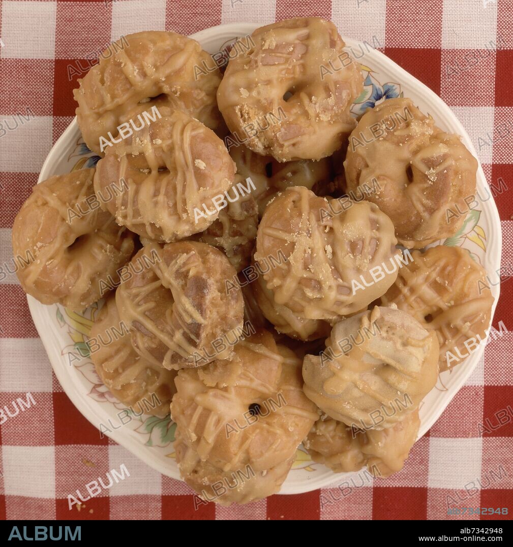 AUTOR LIBRE 01307. PLATO DE ROSQUILLAS LISTAS-TIPICAS DE MADRID.