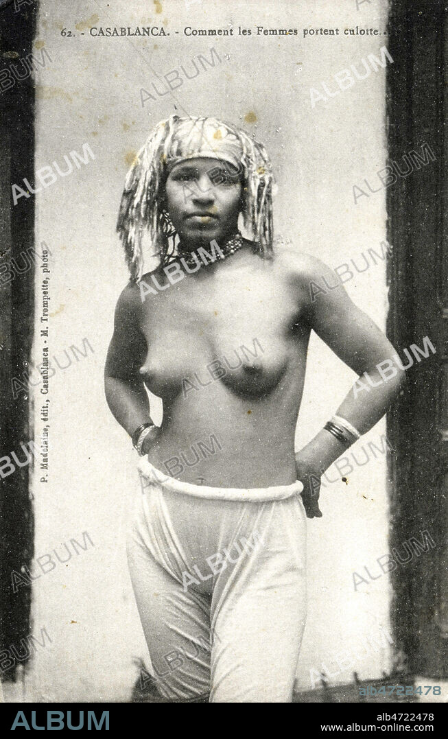 'Casablanca : comment les femmes portent culotte'. Prostituee marocaine. Carte postale vers 1910. Credit : IM/KHARBINE-TAPABOR.