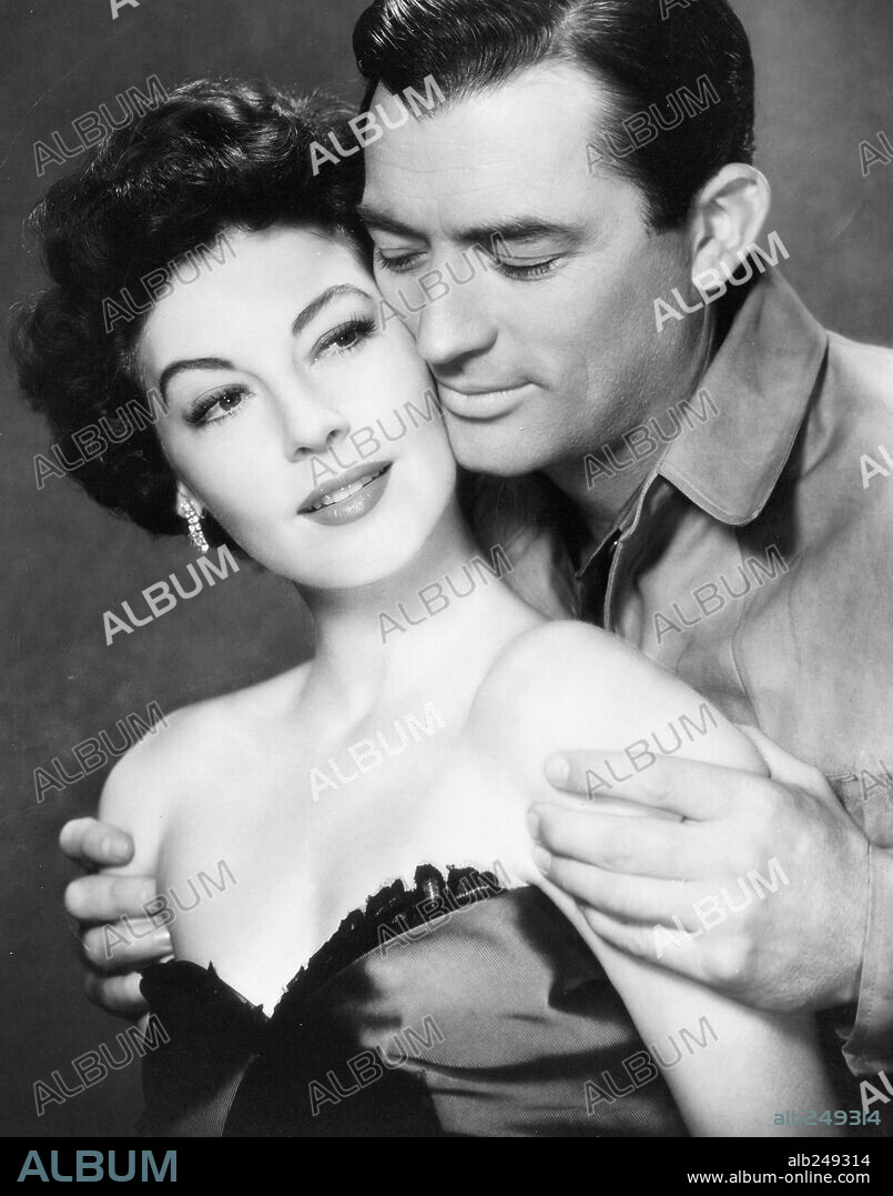 AVA GARDNER y GREGORY PECK en LAS NIEVES DEL KILIMANJARO, 1952 (THE SNOWS OF KILIMANJARO), dirigida por HENRY KING. Copyright 20TH CENTURY FOX.