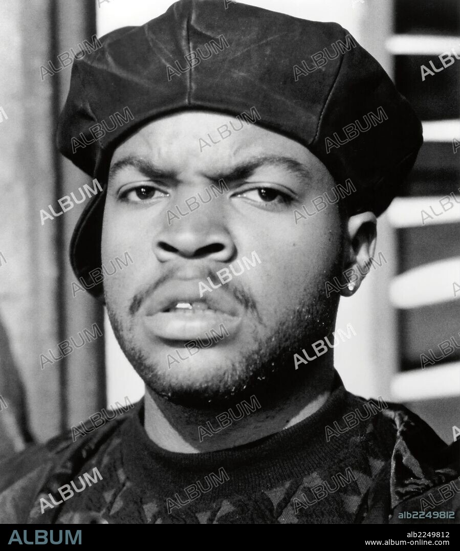 ICE CUBE en EL TIEMPO DE LOS INTRUSOS, 1992 (TRESPASS), dirigida por WALTER HILL. Copyright UNIVERSAL PICTURES.