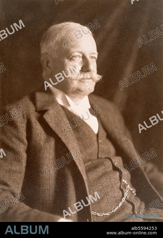 Bülow, Bernhard, Fürst von Politiker (Reichskanzler 1900-09), Klein-Flottbek bei Hamburg 3.5.1849 - Rom 28.10.1929. Porträtaufnahme, vor 1909 (Jacob Hilsdorf). Bingen, Sammlung Franz Toth.