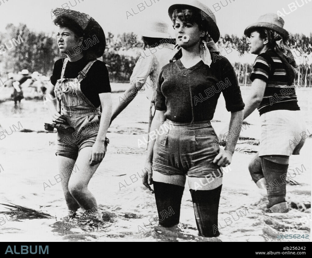SILVANA MANGANO en ARROZ AMARGO, 1949 (RISO AMARO), dirigida por GIUSEPPE DE SANTIS. Copyright LUX/DE LAURENTIIS.