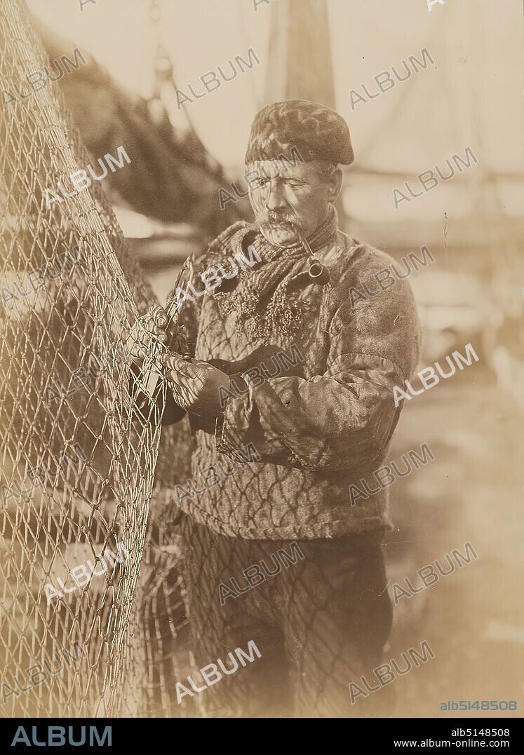 Anton Joachim Christian Bruhn, Knackstedt & Näther, Finkenwerder Fischer, collodion paper, matt, black and white positive process, image size: height: 21.80 cm; width: 16.00 cm, inscribed: recto on the cardboard: in lead: photographer, Knackstedt & Näther, dating, title, stamp: verso and back on the box: artistic photography, portrait photography, reporting photography, full-length portrait, fisherman, angler, fishing tackle, fishing tools.