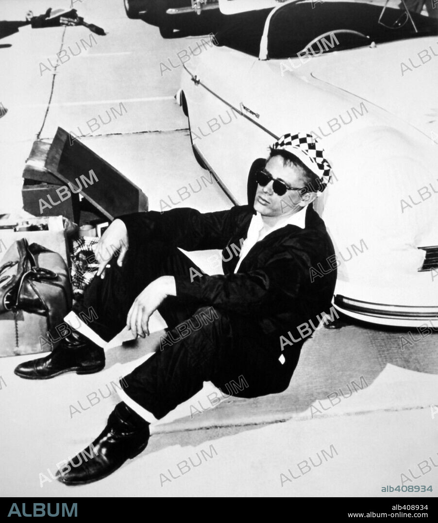 JAMES DEAN.