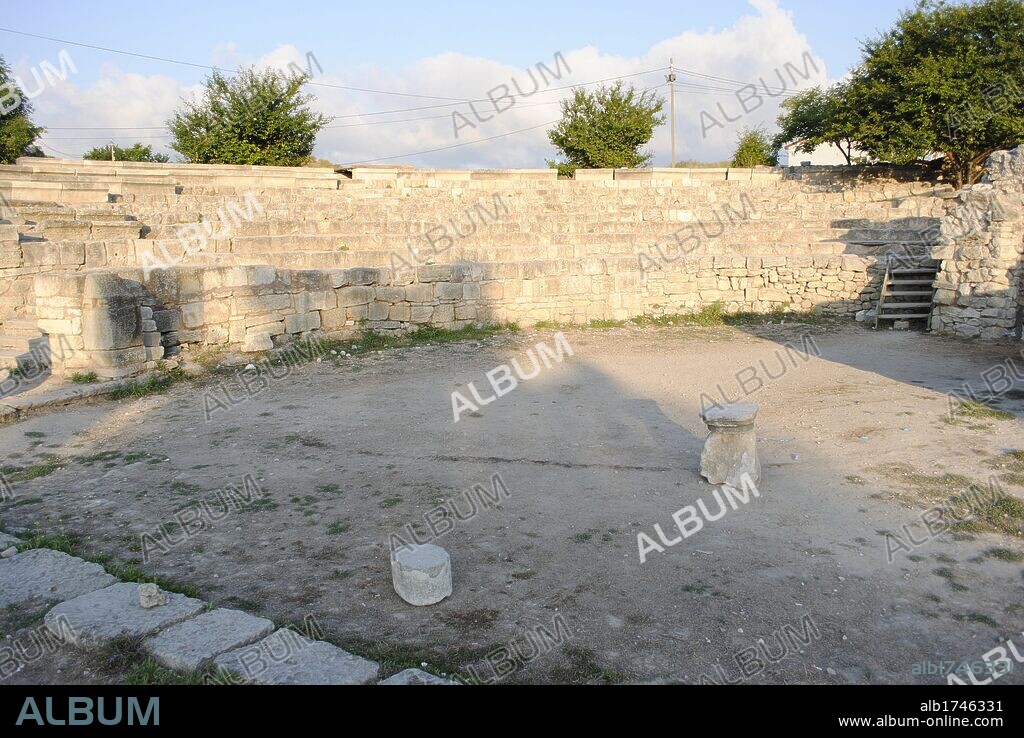 ARTE ROMANO. UCRANIA. CIUDAD DE QUERSONESO. Colonia griega que pasó a ser dominada por los romanos. Gradas del ANFITEATRO ROMANO edificado entre los siglo III a. C. Europa Oriental.