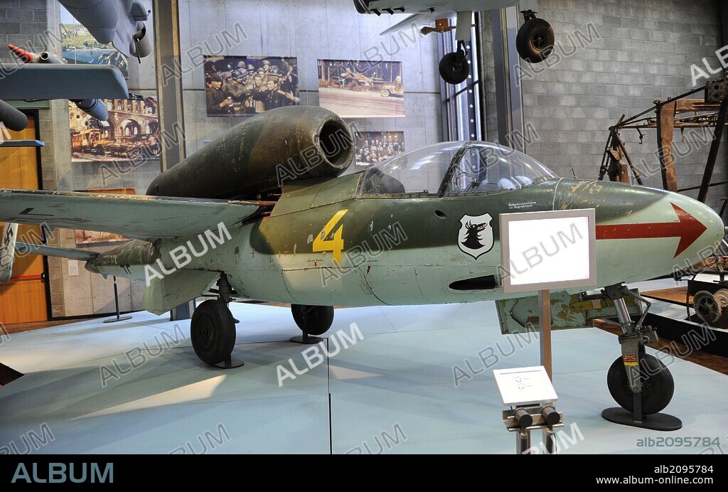 HISTORIA DE LA AVIACION. El Heinkel He 162 Volksjäger. El segundo caza a reacción en entrar en servicio en la Luftwaffe en la Segunda Guerra Mundial. El más rápido de la primera generación de aviones de reacción, tanto del Eje como de los Aliados. Deutsches Technikmuseum. Berlin. Alemania.