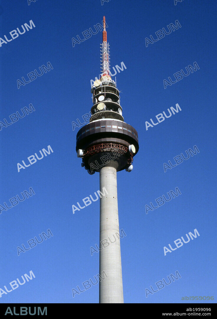 TORRE DE TELECOMUNICACIONES "TORRESPAÑA", construída en 1982. Madrid. Comunidad de Madrid. España.