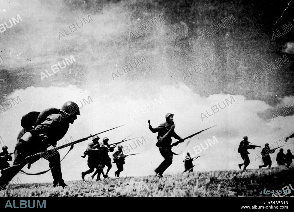 On The Russian Front -- Red Army Infantrymen charging as they advance in battle. Released 19/4/44 - afternoon papers. April 30, 1944. (Photo by U.S. Office of War Information Picture).