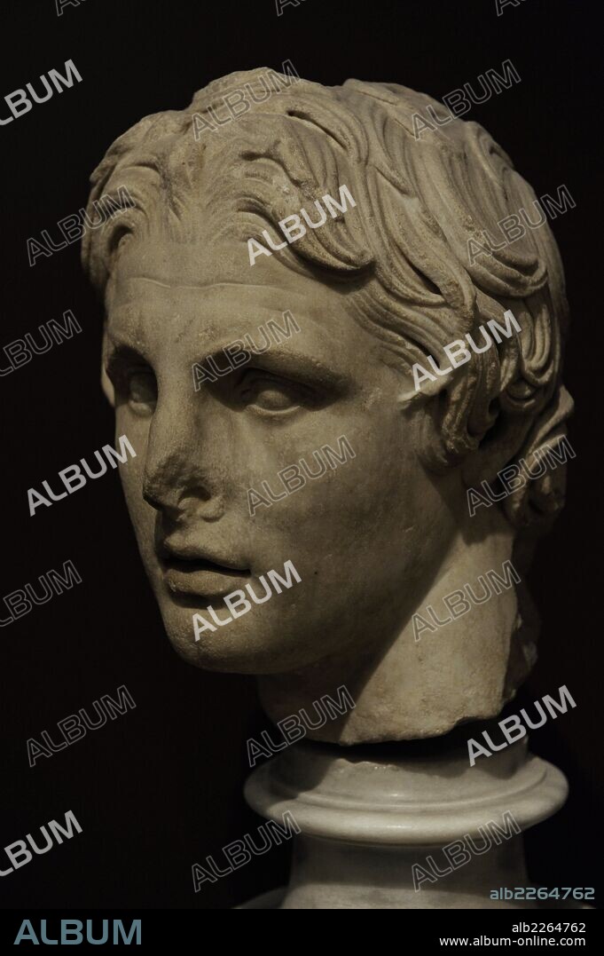 ALEJANDRO MAGNO (Pella, 356 a. C. -Babilonia, 323 a. C.). Rey de Macedonia, hijo de Filipo II y de Olimpia. Cabeza de Alejandro Magno procedente de Pérgamo, Turquía (primera mitad del siglo II a. C.). Mármol. Estilo helenístico. Detalle. Museo Arqueológico. Estambul. Turquía.