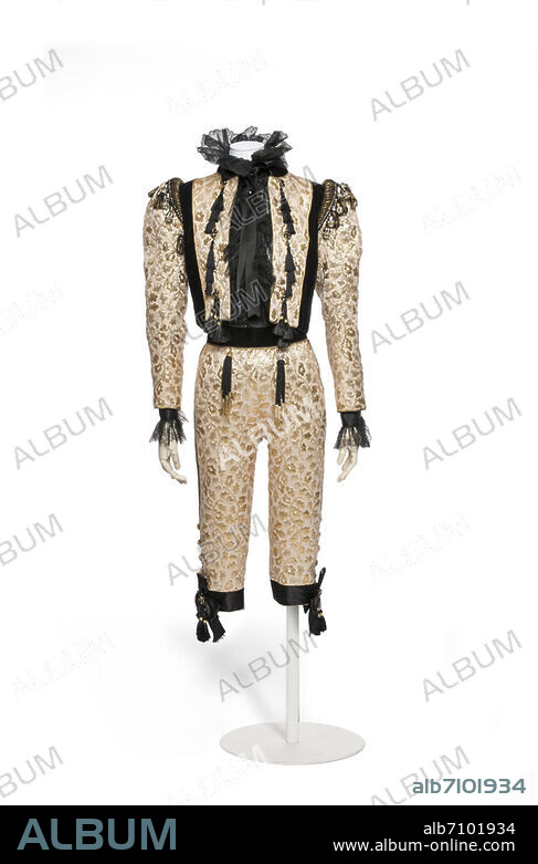 veste. 1979. Yves Saint Laurent. maison de couture. Abraham. créateur textile. Petillault. fabricant textile. "Toreador". lamé, plissé. Achat grâce au soutien de Louis Vuitton, 2013. n° inventaire: 2013.61.8.1.