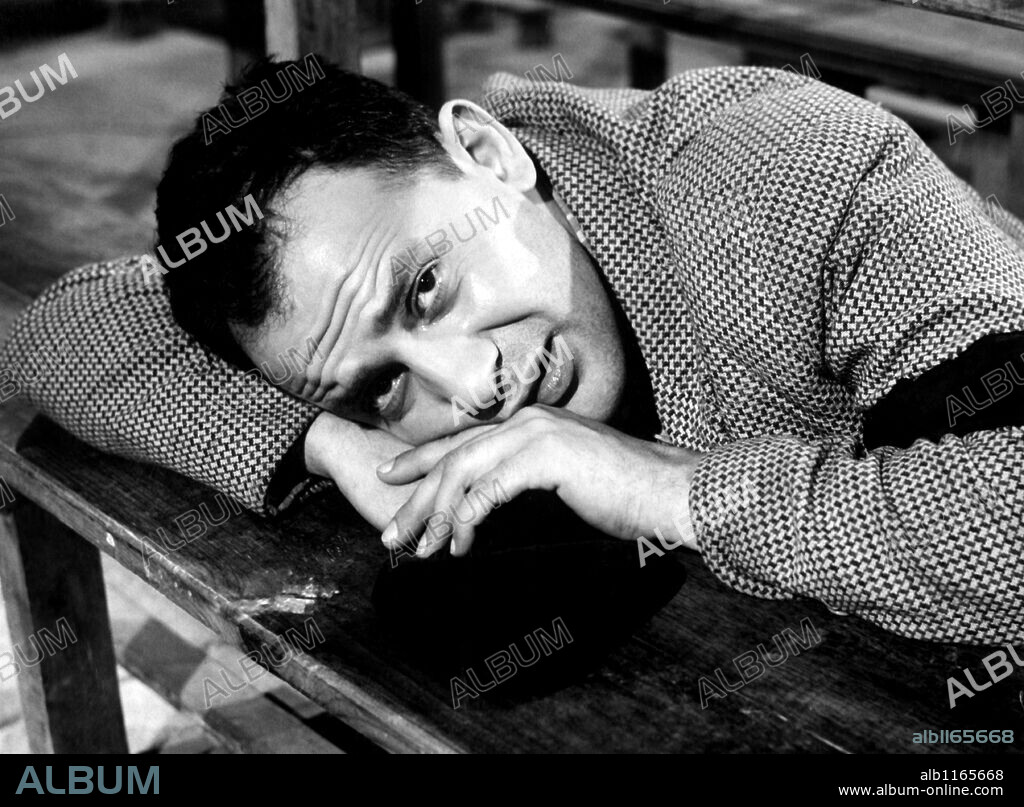 JOSE LUIS OZORES in EL APRENDIZ DE MALO, 1958, directed by PEDRO LAZAGA. Copyright HISPAMEX FILMS.