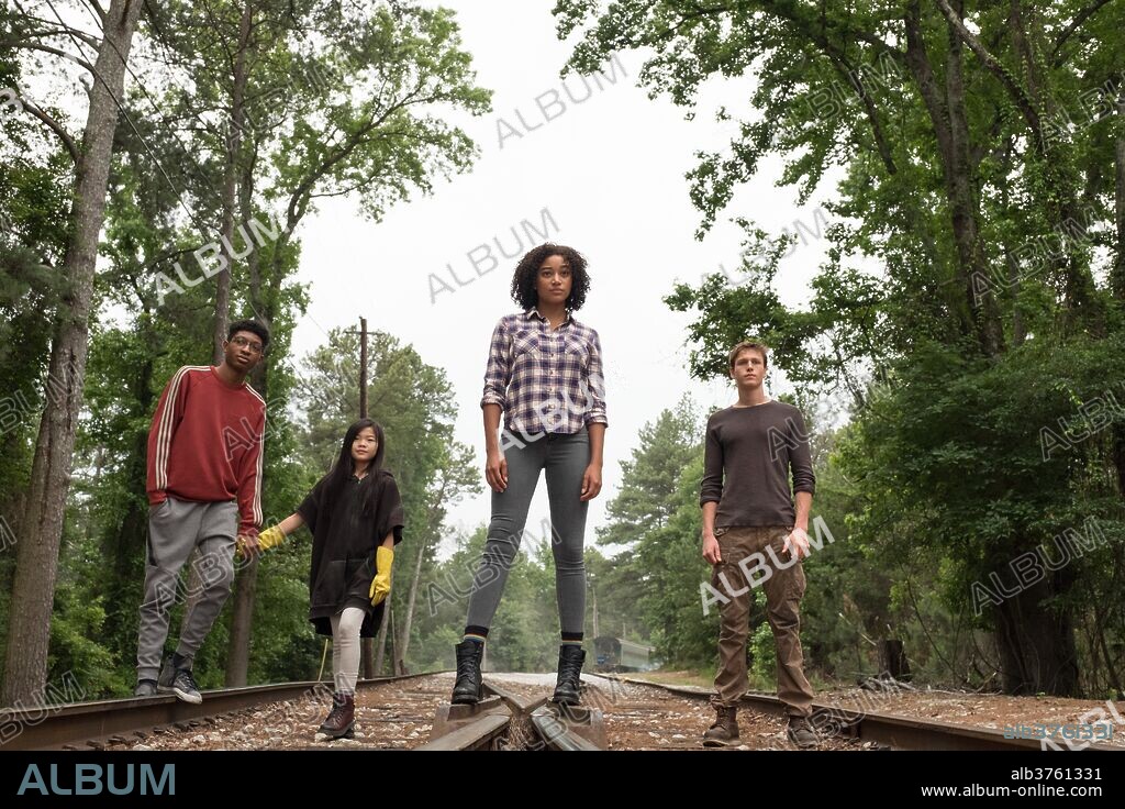AMANDLA STENBERG, HARRIS DICKINSON, MIYA CECH and SKYLAN BROOKS in THE DARKEST MINDS, 2018, directed by JENNIFER YUH NELSON. Copyright 21 LAPS ENTERTAINMENT.
