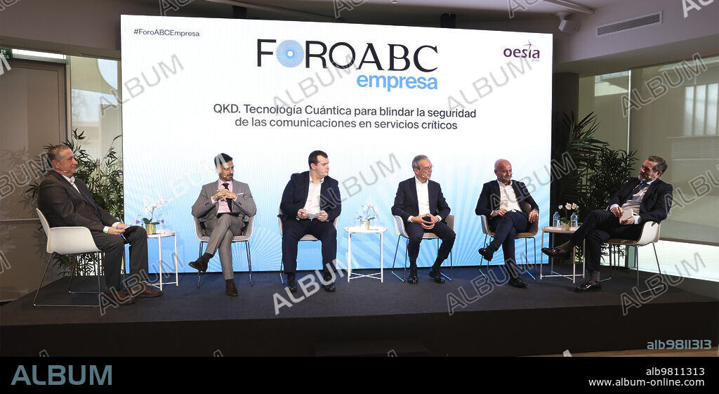 Madrid, 23/02/2023. Foro ABC Empresa. Tecnología cuántica. Participan Alfredo Díez, COO de Cipherbit-Grupo Oesía; Enrique Sánchez Bautista, coordinador de la oficina European Quantum Flagship en Bruselas; Valentín García Souto, director de Innovación de Lantik S.A (Diputación Foral de Bizkaia); José Antonio Vázquez, director de Seguridad / CSO de Orange, y Joaquín Castellón, director de Seguridad Industrial de Navantia. Foto: Ernesto Agudo. ARCHDC.