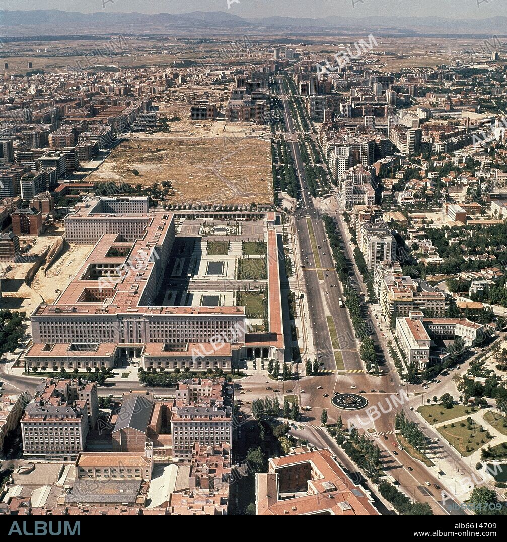AUTOR LIBRE 01307. PASEO DE LA CASTELLANA - NUEVOS MINISTERIOS - MADRID AÑOS 50.