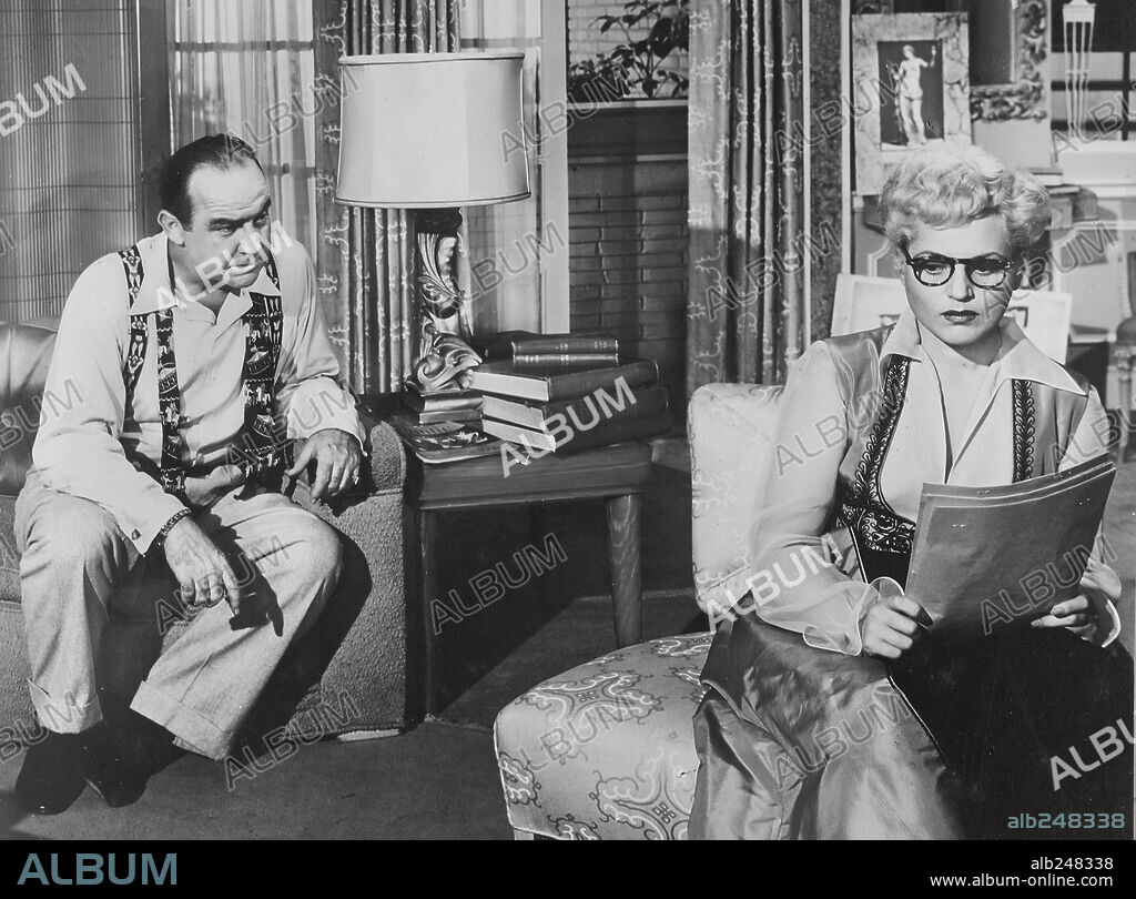 BRODERICK CRAWFORD y JUDY HOLLIDAY en NACIDA AYER, 1950 (BORN YESTERDAY), dirigida por GEORGE CUKOR. Copyright COLUMBIA PICTURES.