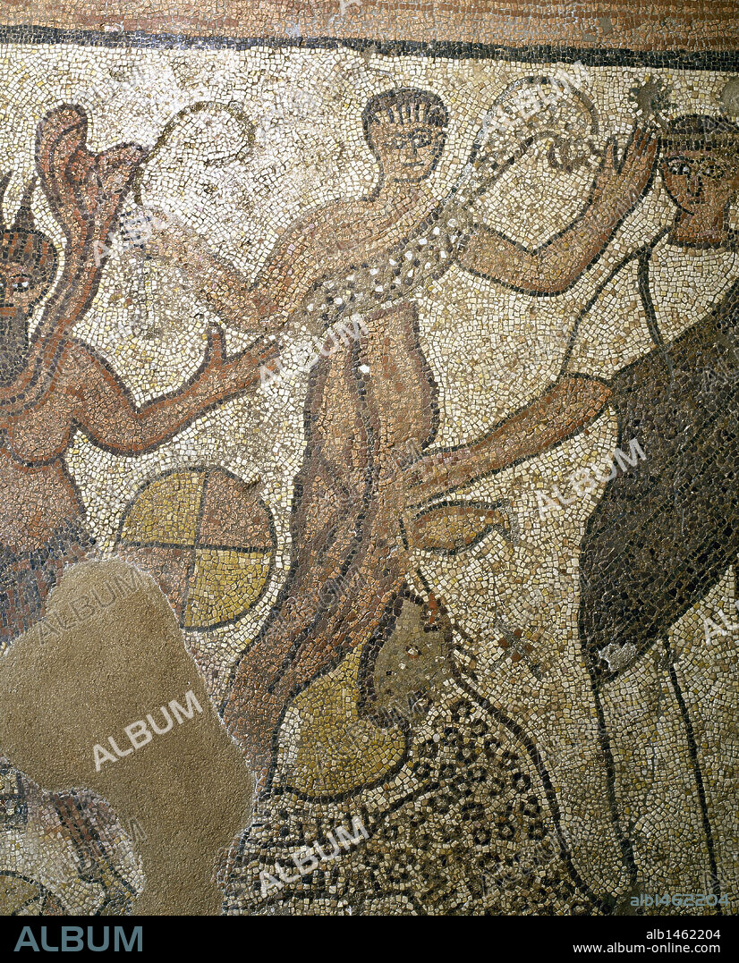 Mosaico romano de "ANNIUS BONUS" (s. IV d. C.). Detalle de un CORTEJO DE DIONISIOS ("Baco" romano). Precede del cortejo un sátiro, un sacerdote, una pantera y con túnica, el dios BACO. Museo Nacional de Arte Romano. Mérida. Provincia de Badajoz. Extremadura. España.