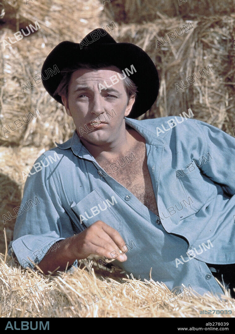 ROBERT MITCHUM en PERSEGUIDO, 1947 (PURSUED), dirigida por RAOUL WALSH.