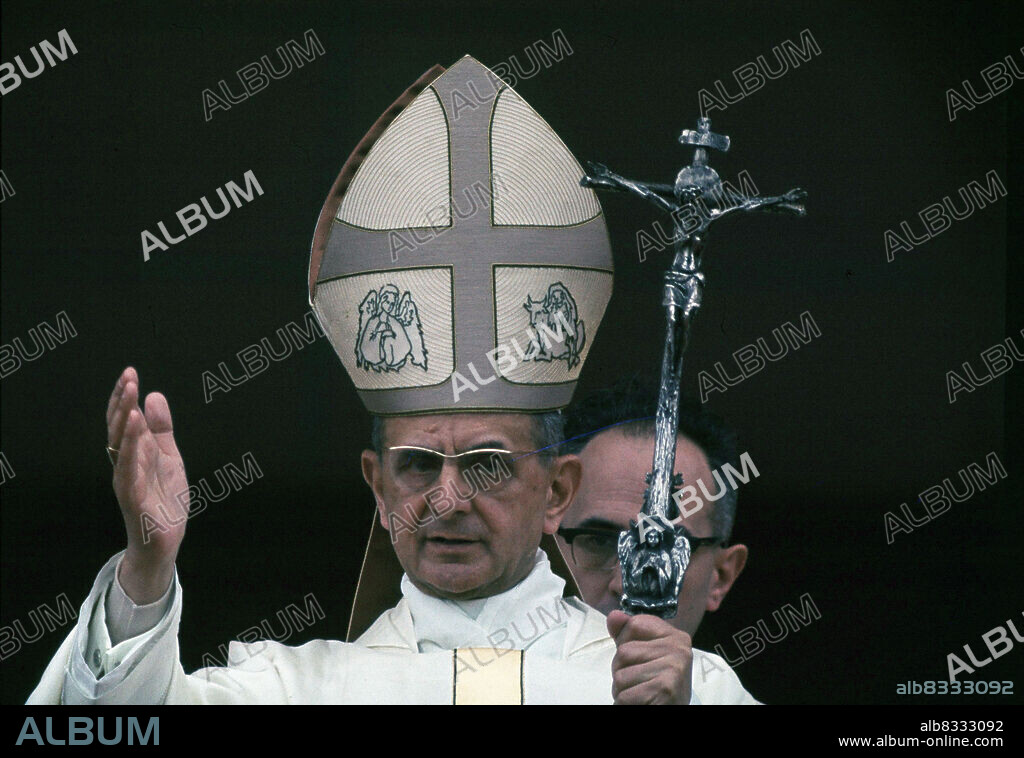PABLO VI. GIOVANNI BATTISTA MONTINI 1897-1978. PAPA. 1963 - 1978. FOTO DURANTE UN VIAJE A FATIMA.