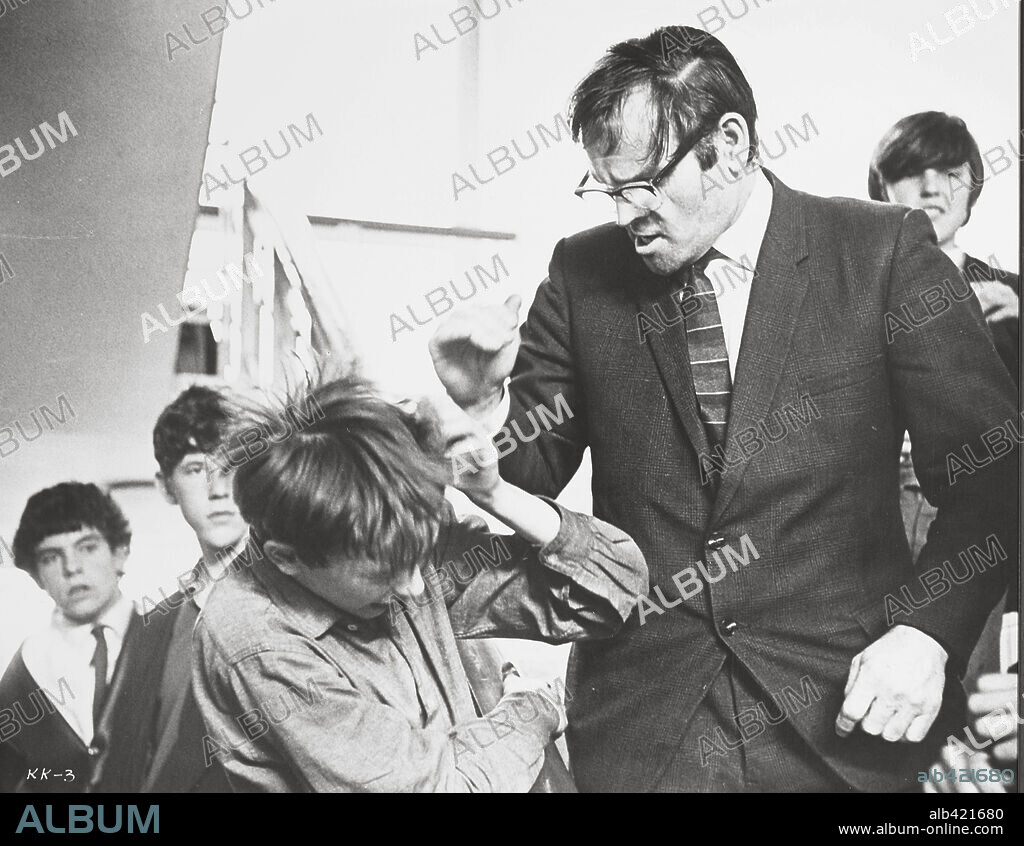 COLIN WELLAND and DAVID BRADLEY in KES, 1969, directed by KEN LOACH. Copyright UNITED ARTISTS/WOODFALL.