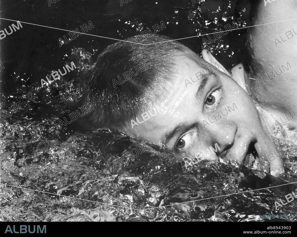 ARKIV 1952. Mästersimmaren Göran Larsson kallad "Rotborsten" var en av Sveriges och Europas bästa simmare på 1950-talet. Foto: Sven-Gösta Johansson/SCANPIX. Kod: 262.