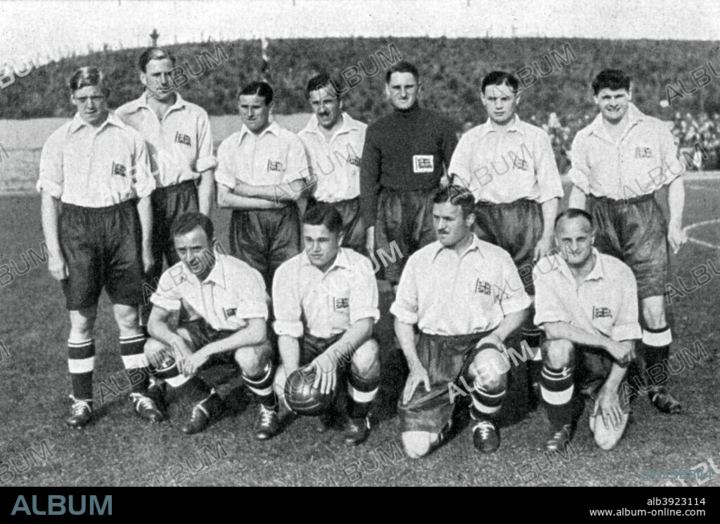 British Olympic football team, Berlin Olympics, 1936. The Great Britain team were eliminated at the quarter-final stage, losing 5-4 to Poland. A print from Olympia 1936, Die Olympischen Spiele 1936, Volume II, Cigaretten-Bilderdienst, Hamburg, 1936.
