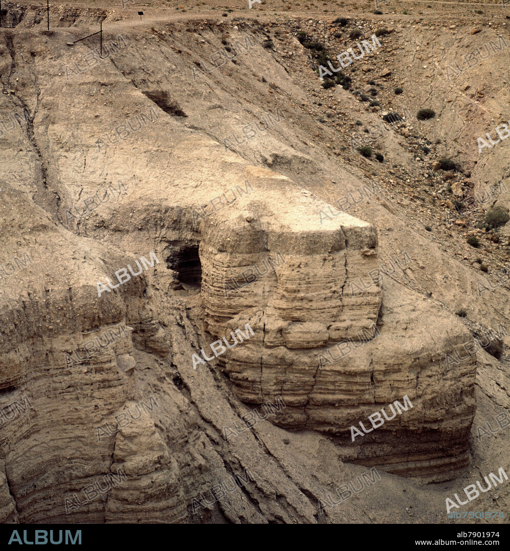 CUEVAS DE QUMRAN DONDE SE ENCONTRARON LOS MANUSCRITOS DEL MAR MUERTO.