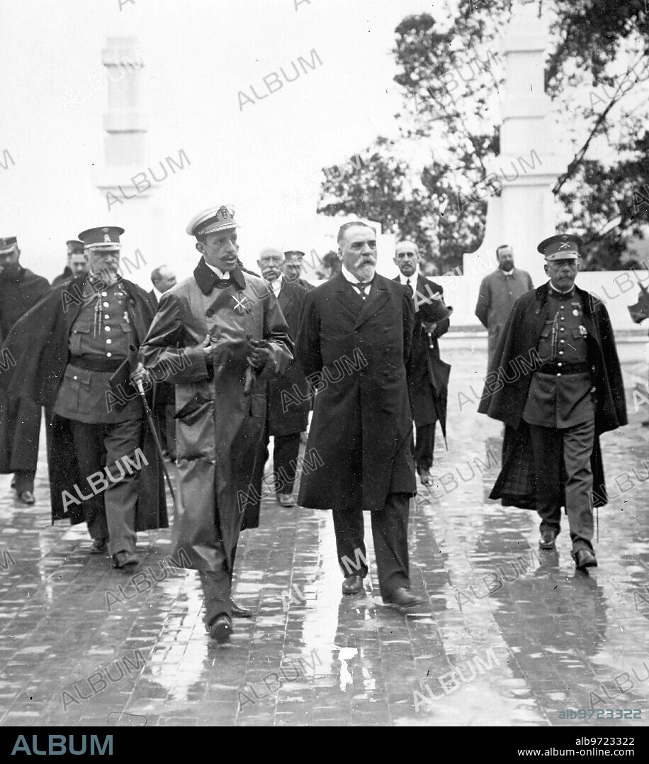 Septiembre 1916. Inauguración del sanatorio de la Pedrosa, en Santander. Su majestad el Rey (X) durante la visita inaugural.