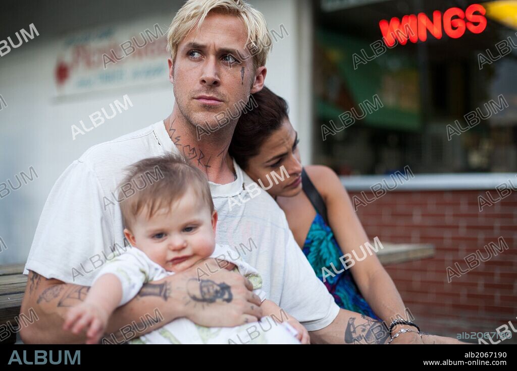 EVA MENDES y RYAN GOSLING en CRUCE DE CAMINOS, 2012 (THE PLACE BEYOND THE PINES), dirigida por DEREK CIANFRANCE. Copyright FOCUS FEATURES.