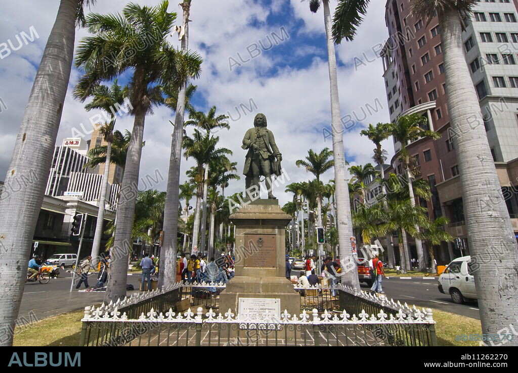 Mahe de la Bourdonnais statue, Port Louis, Mauritius, Indian Ocean, Africa.