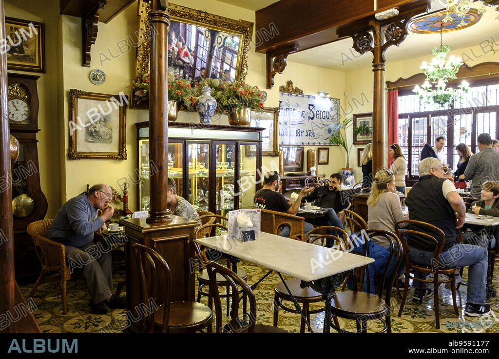 Can Joan de s'Aigo, traditional chocolate and ice cream parlor, Palma, Mallorca, Balearic Islands, Spain, Europe.
