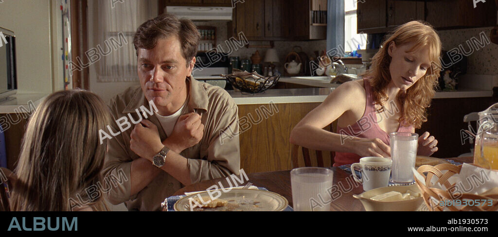 JESSICA CHASTAIN, MICHAEL SHANNON and TOVA STEWART in TAKE SHELTER, 2011, directed by JEFF NICHOLS. Copyright GROVE HILL PRODUCTIONS / HILL, GROVE.