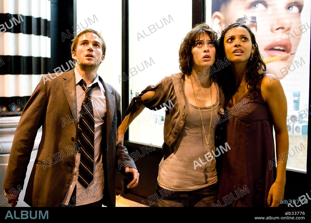 JESSICA LUCAS, LIZZY CAPLAN y MICHAEL STAHL-DAVID en MONSTRUOSO, 2008 (CLOVERFIELD), dirigida por MATT REEVES. Copyright BAD ROBOT/PARAMOUNT PICTURES / EMERSON, SAM.