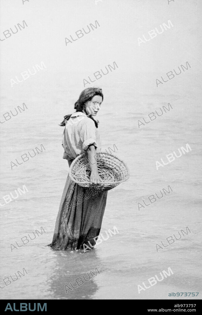 NURIA ESPERT en LAIA, 1972, dirigida por VICENTE LLUCH. Copyright PAC FILM BORDEIRE.