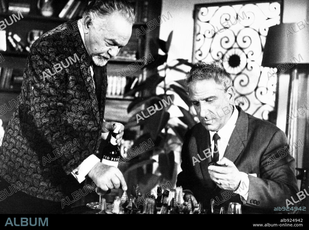EDWARD G. ROBINSON y JOSE BODALO en ATRACO DE IDA Y VUELTA, 1969 (SCACCO TUTTO MATTO, UNO), dirigida por ROBERT FIZ. Copyright TECISA.