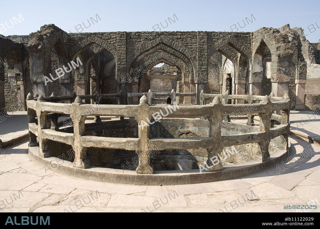 Champa Baoli in the Royal Enclave, Mandu, Madhya Pradesh state, India, Asia.